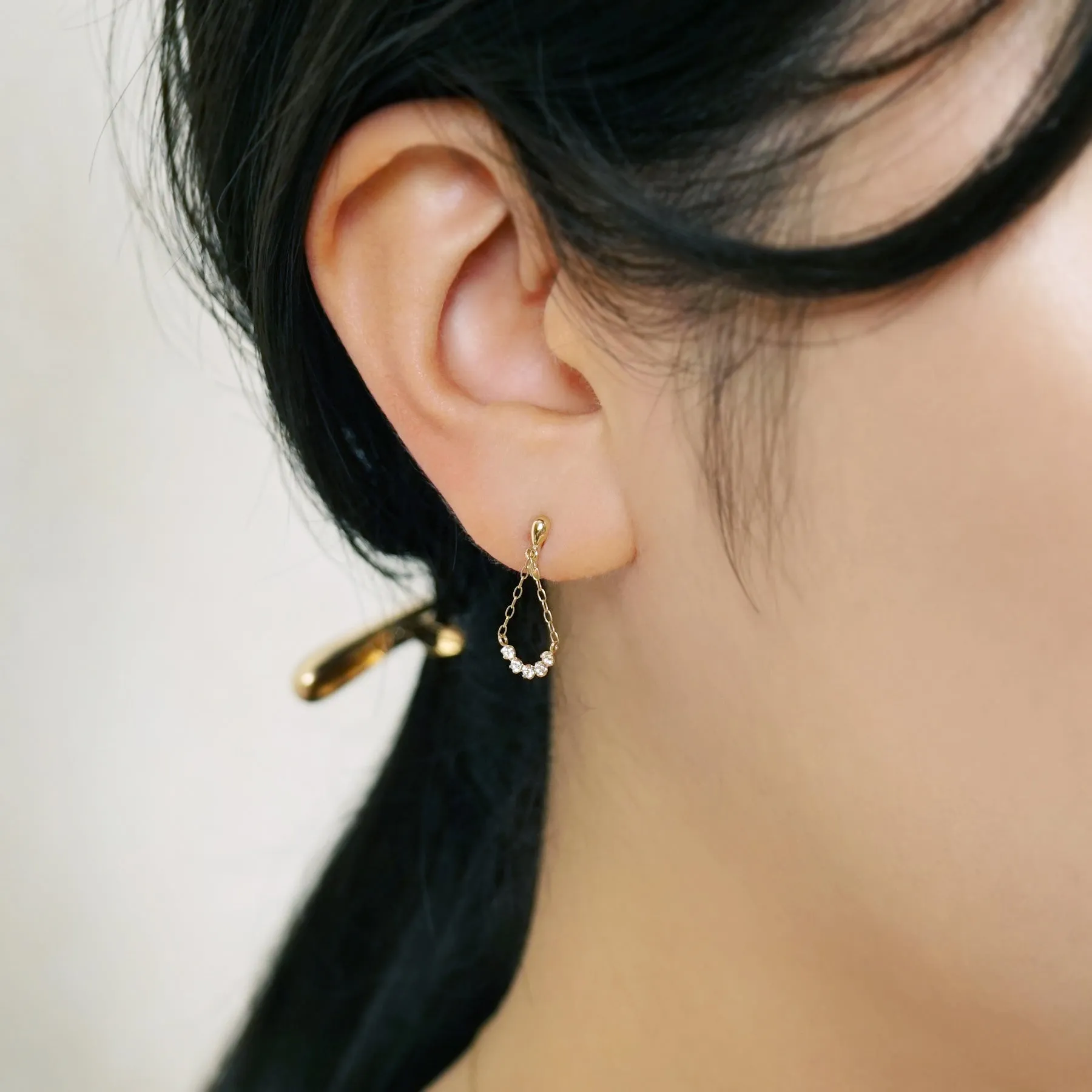 [Airy Clip-On Earrings] 10K Swinging Arch Earrings (Yellow Gold)