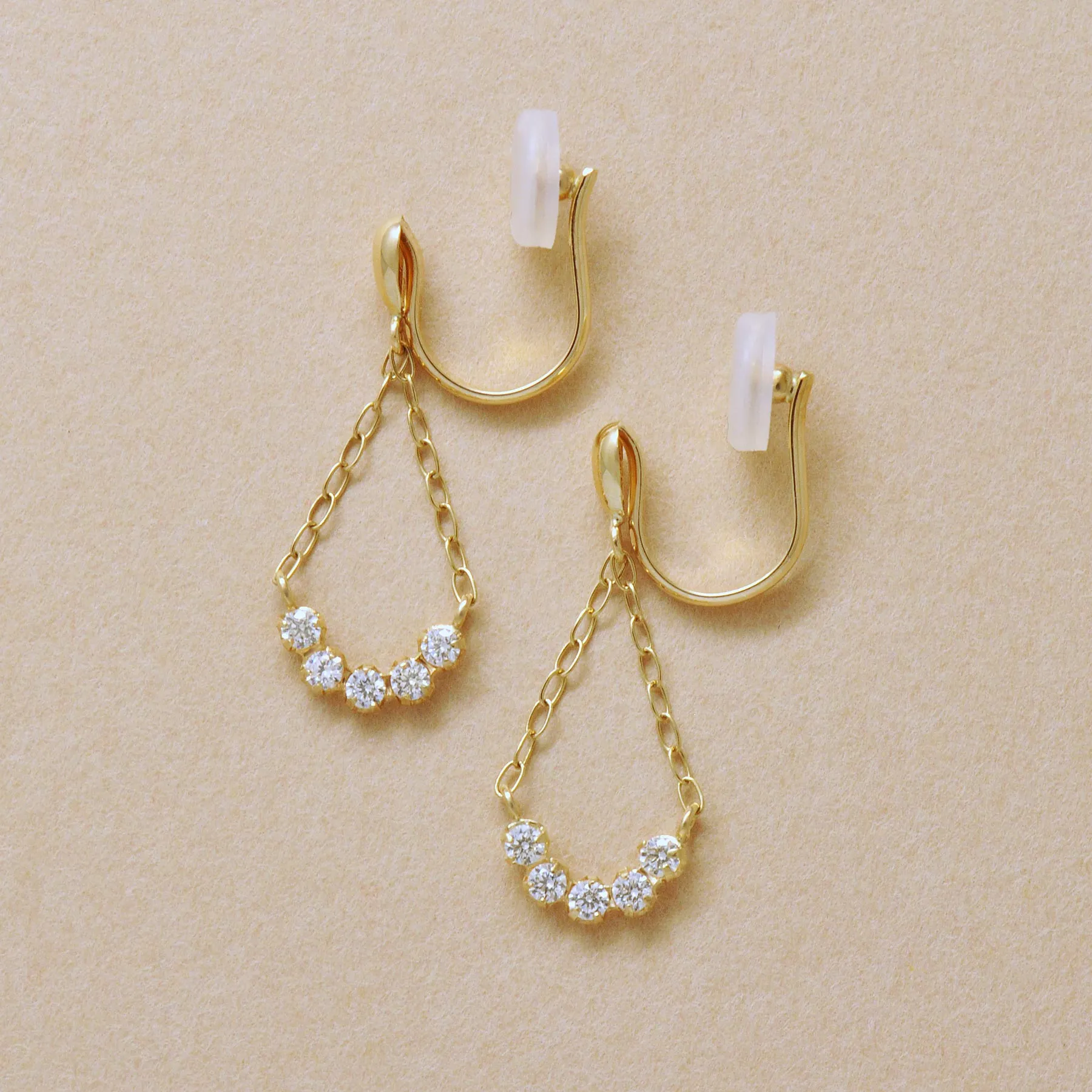 [Airy Clip-On Earrings] 10K Swinging Arch Earrings (Yellow Gold)