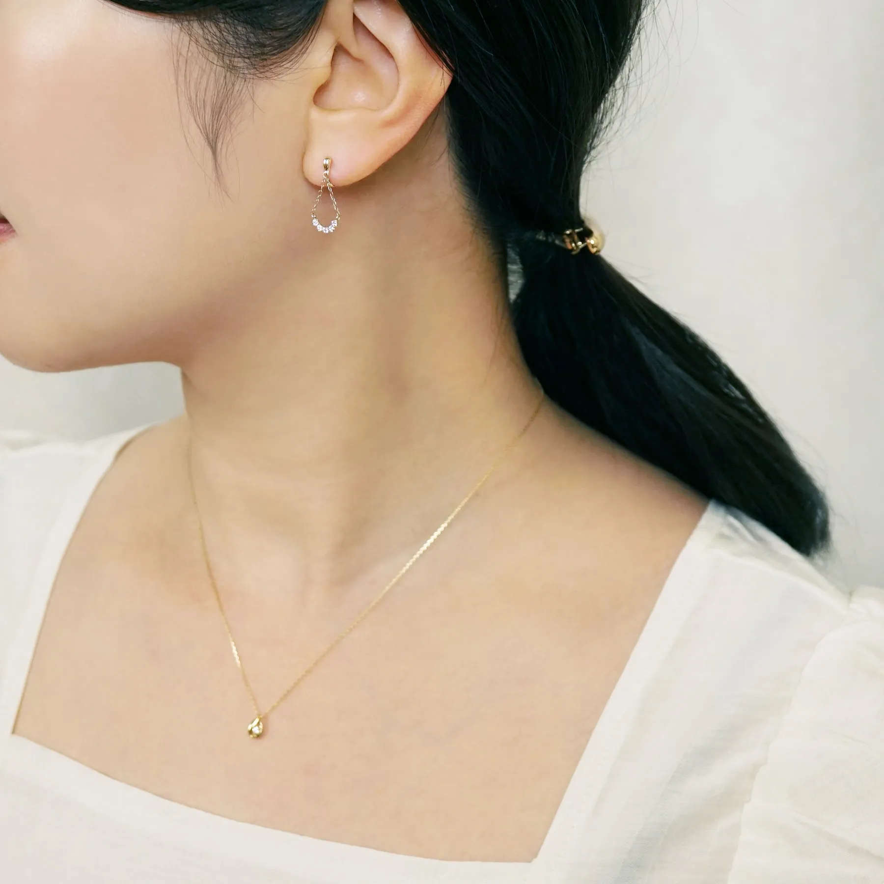 [Airy Clip-On Earrings] 10K Swinging Arch Earrings (Yellow Gold)